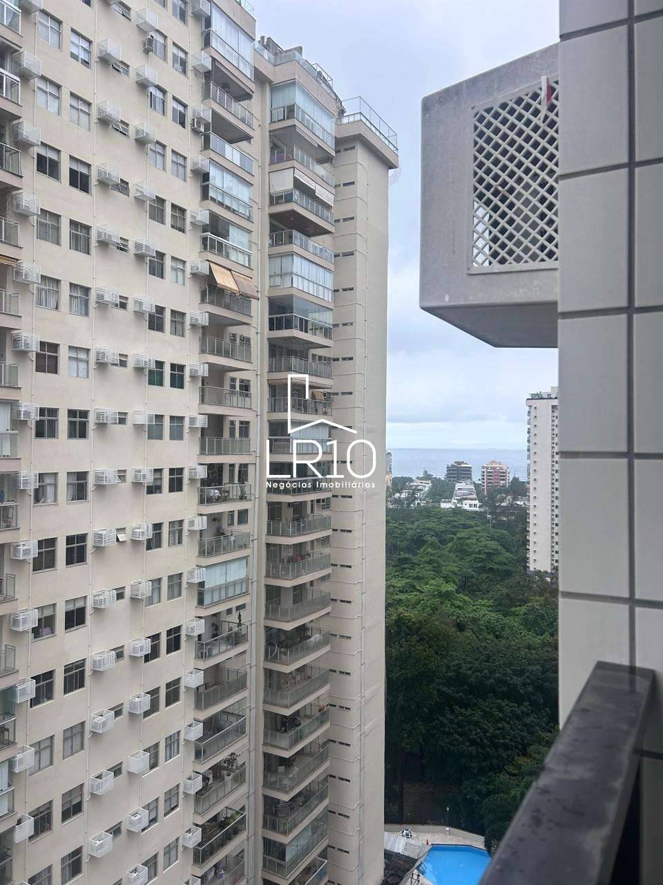 Apartamento reformado no condomínio Barra D’oro - LR10 Negócios Imobiliários