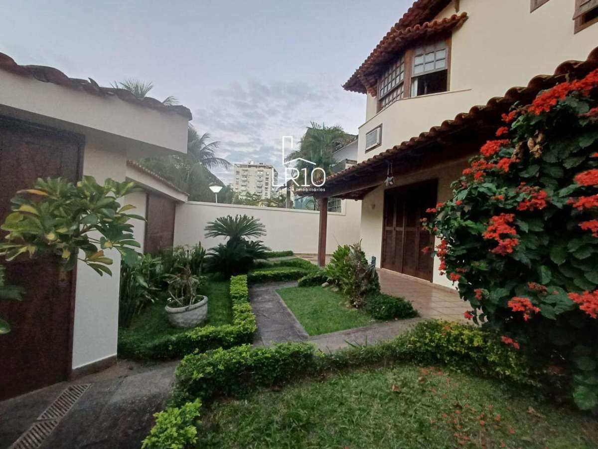 Casa à venda, no Santa Marina,  em Rio de Janeiro, Barra da Tijuca, com 4 quartos, 420m²