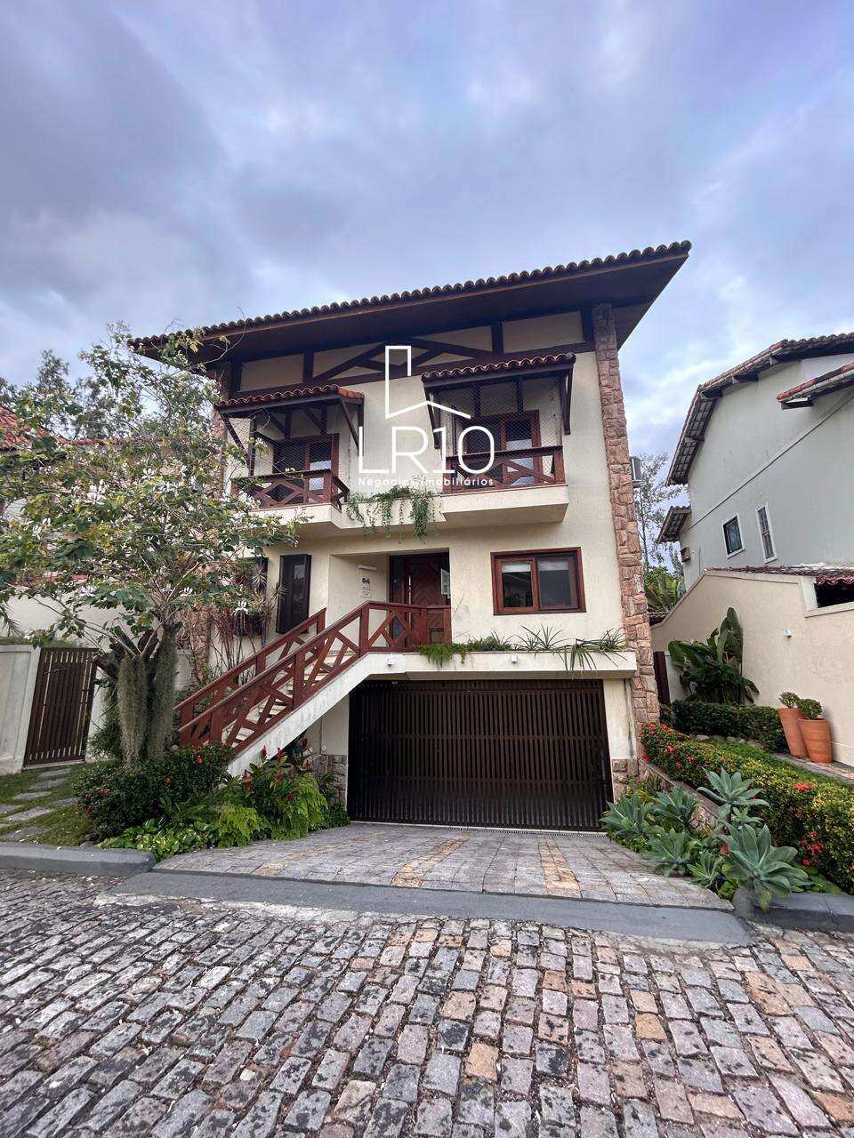 Casa à venda, no Condomínio Jardim Nova Barra,  em Rio de Janeiro, Barra da Tijuca, com 5 quartos, 464m² - LR10 Negócios Imobiliários