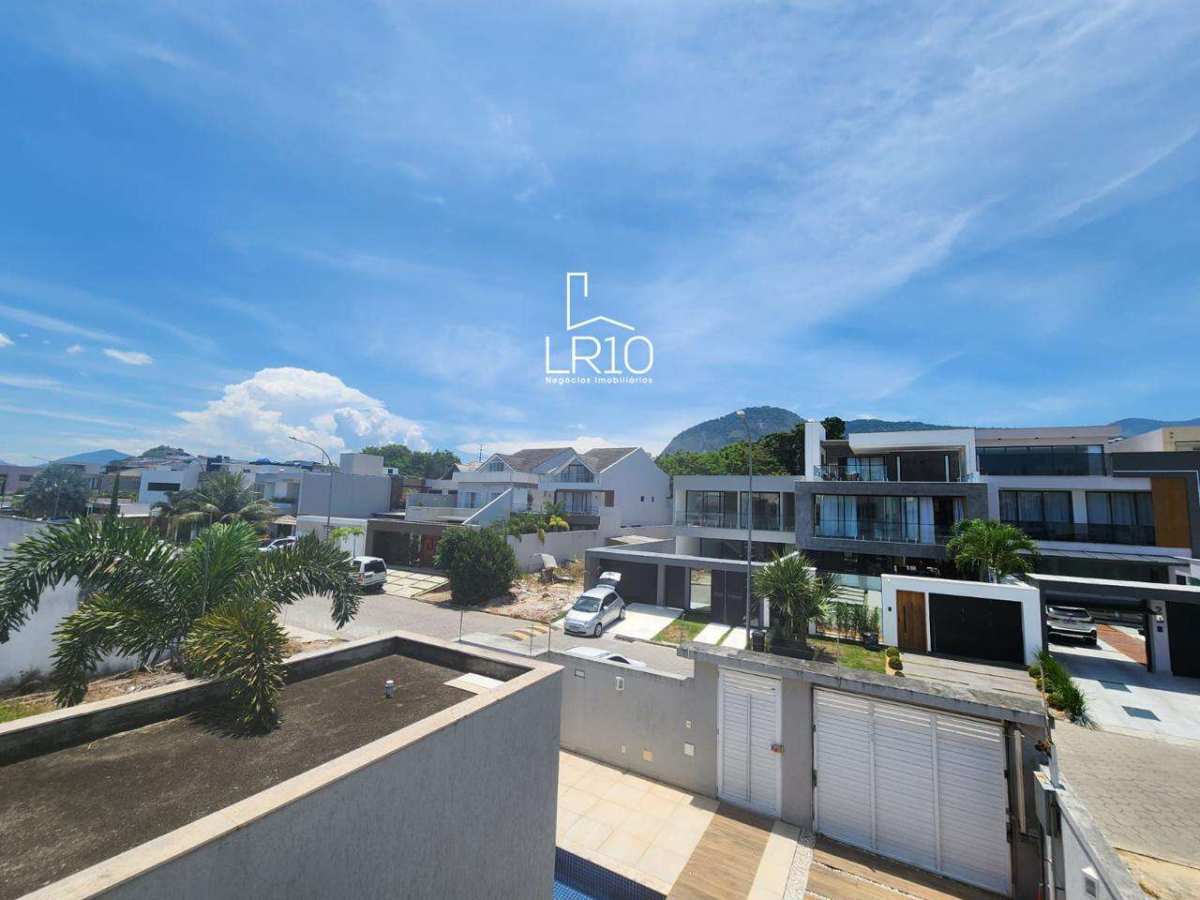 Casa à venda, no Parc Palmier,  em Rio de Janeiro, Recreio dos Bandeirantes, com 3 quartos, 400m² - LR10 Negócios Imobiliários