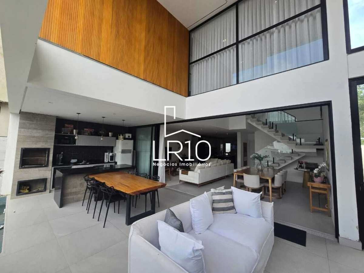 Casa de condomínio à venda, com 4 quartos - LR10 Negócios Imobiliários