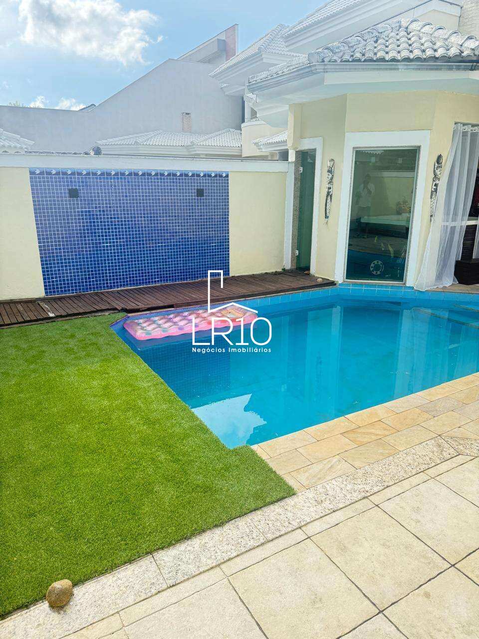 Casa no Interlagos de Itaúna com 4 quartos - LR10 Negócios Imobiliários