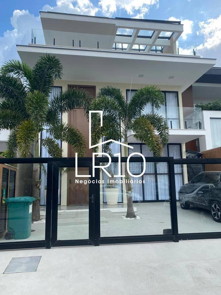 Casa Triplex de Alto Padrão à Venda em Condomínio no Recreio dos Bandeirantes