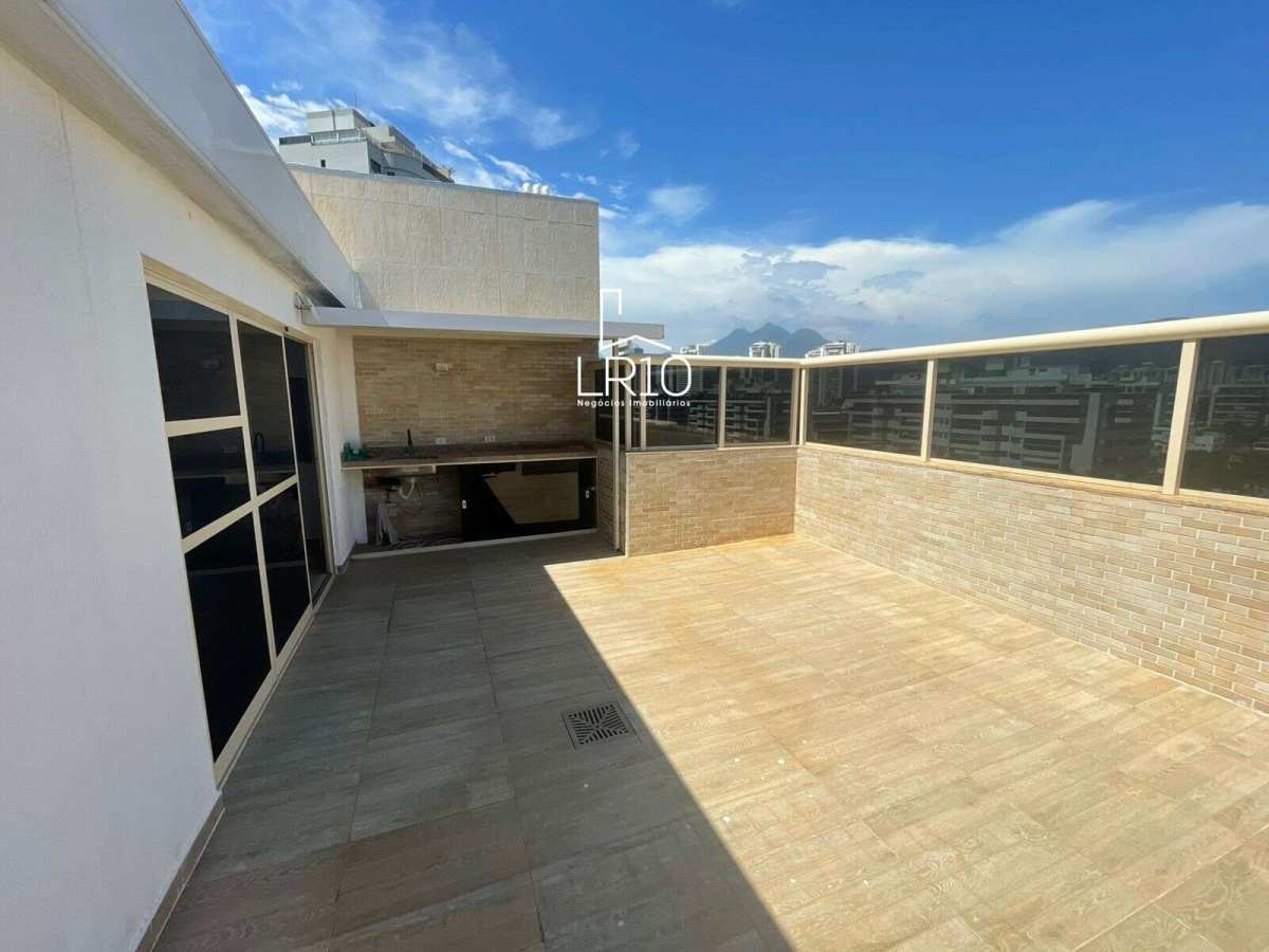 Cobertura, no Condomínio Edificio Praia Rio em Rio de Janeiro, Barra da Tijuca, com 2 quartos, 122m²