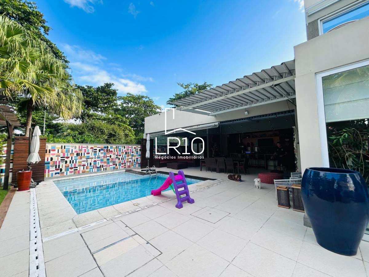 Linda casa a venda no condomínio Santa Helena - LR10 Negócios Imobiliários