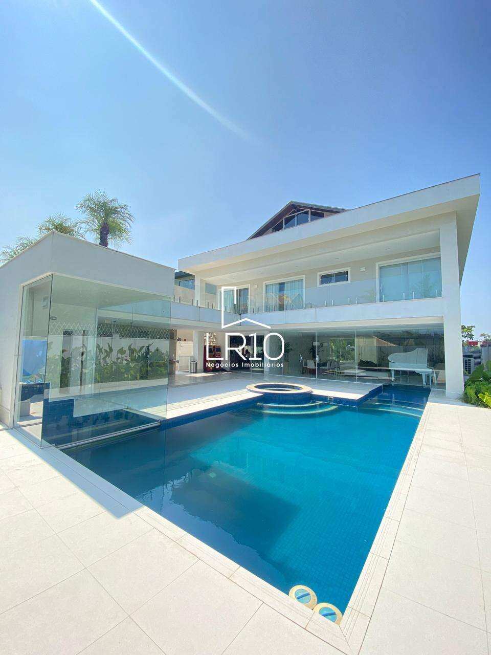 Mansão de Alto Padrão no Alphaville | 850m² | 5 Suítes | Lazer Completo