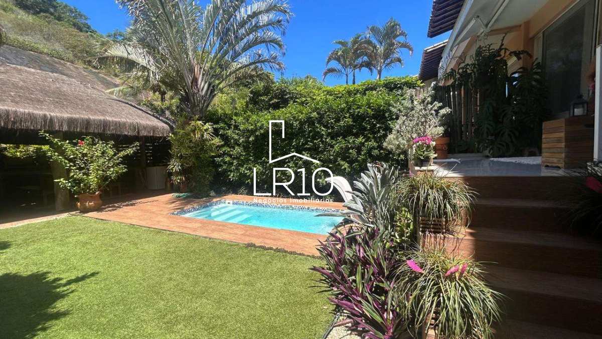 Refúgio Exclusivo no Recreio: Sofisticação e Natureza no Condomínio Vila do Mar